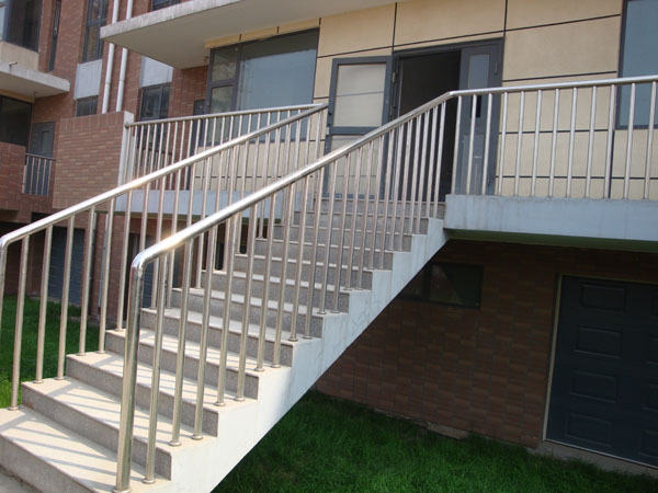 cau thang sat inox 34